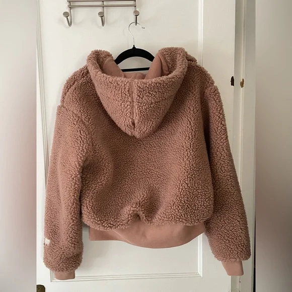Fabletics Summit Teddy Jacket – Size Small
✨ Excellent Preloved Condition! ✨ - Picture 5 of 6